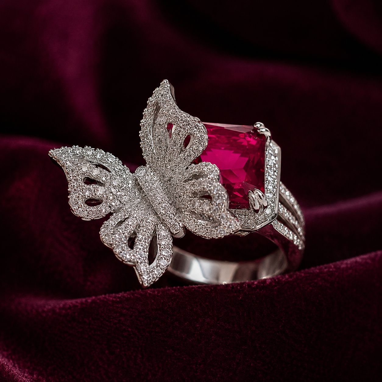 Rouge Papillon Ring