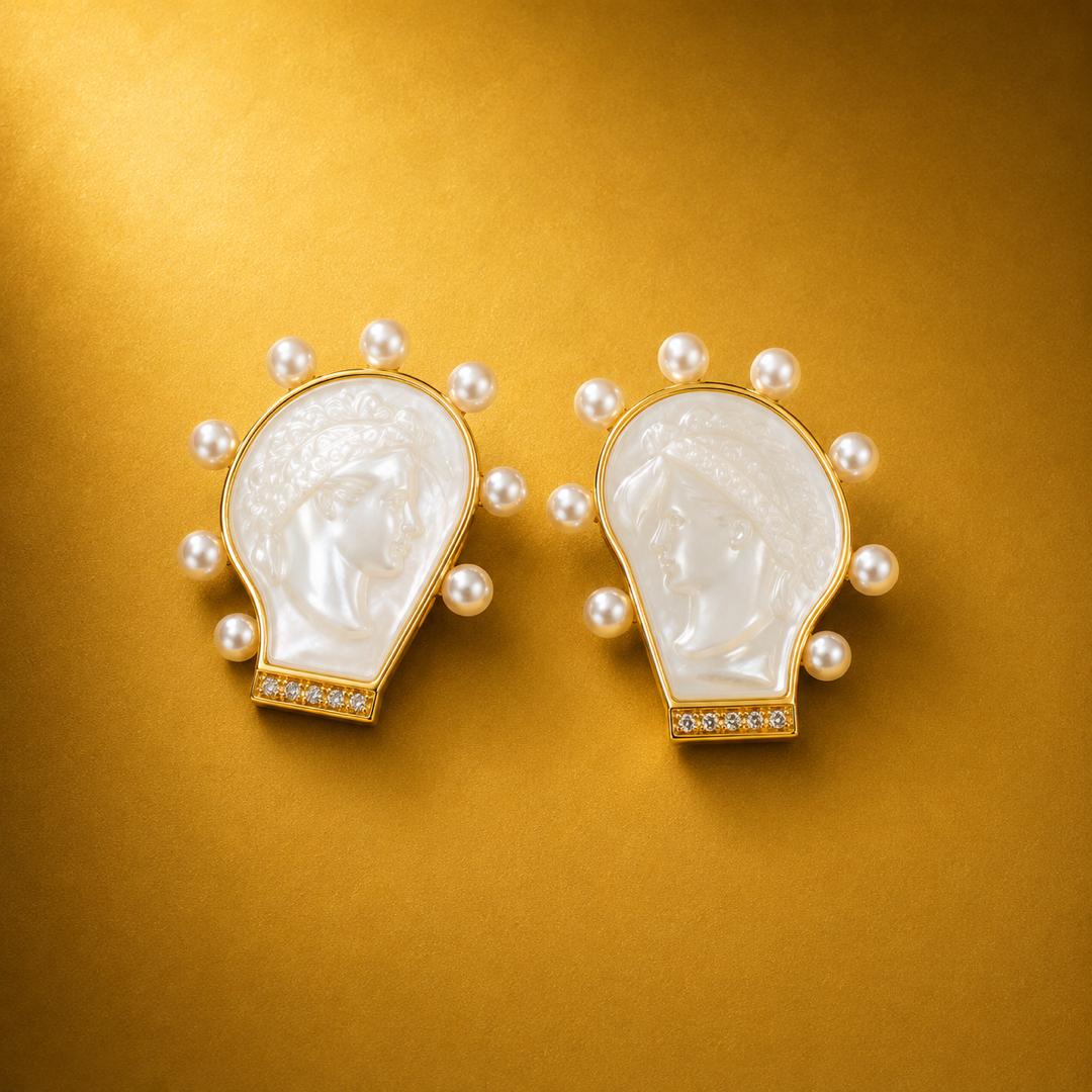 Cameo de Perle Earrings