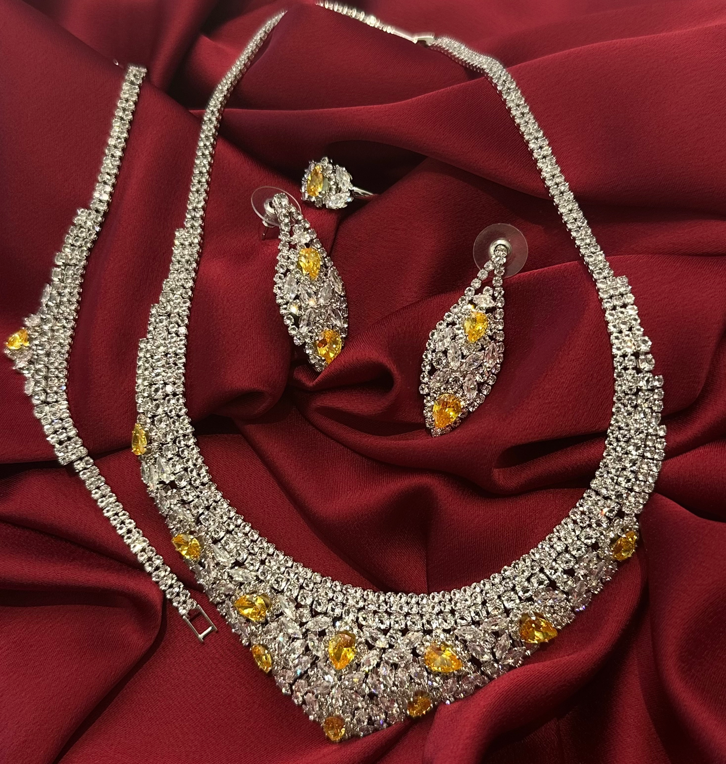 Crown & Collar Topaz