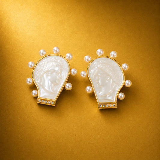 Cameo de Perle Earrings